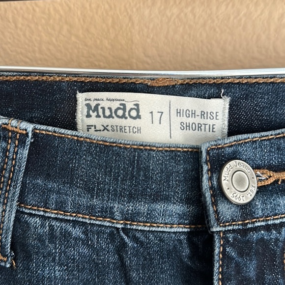 NWT Mudd size 10/12 denim distressed shorts - Picture 4 of 6